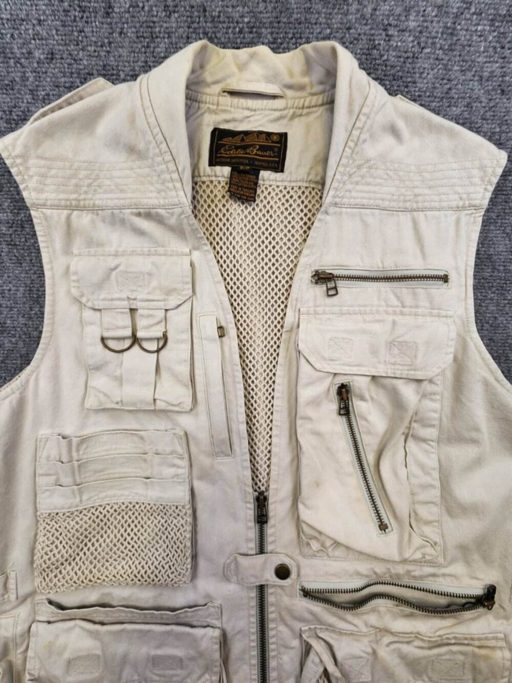 Eddie Bauer Men's Small Khaki Fishing Vest Net Lining Zip Pockets Cotton Vented